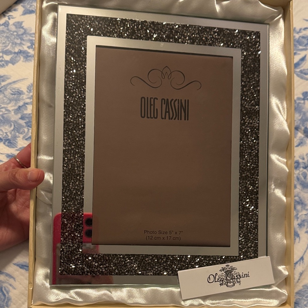 Oleg Cassini 5x7 Frame